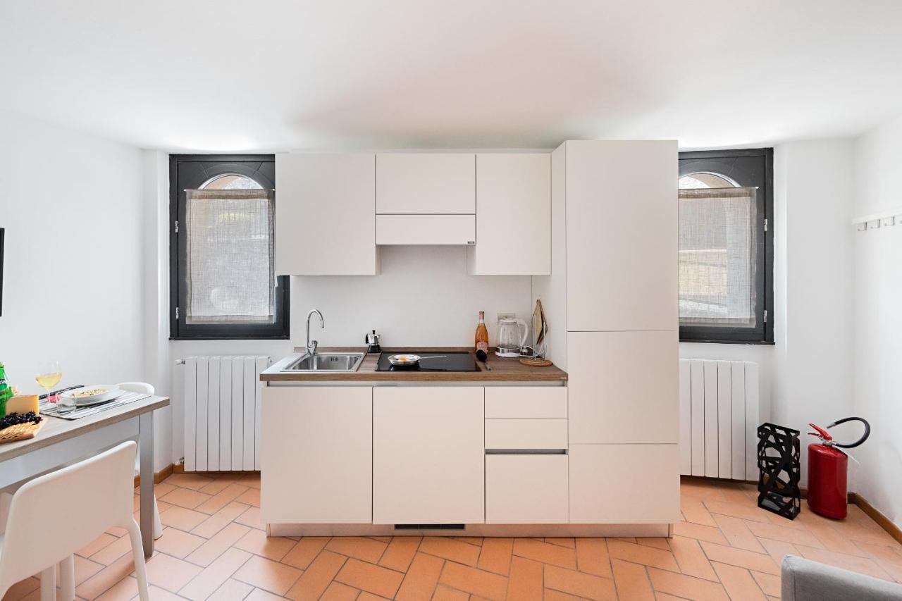 La Limonaia Apartments By Wonderful Italy 加尔多内-里维耶拉 外观 照片