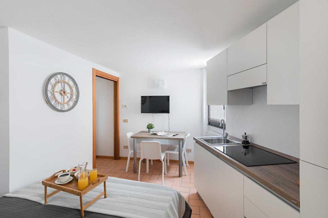 La Limonaia Apartments By Wonderful Italy 加尔多内-里维耶拉 外观 照片