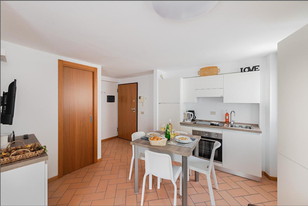 La Limonaia Apartments By Wonderful Italy 加尔多内-里维耶拉 外观 照片
